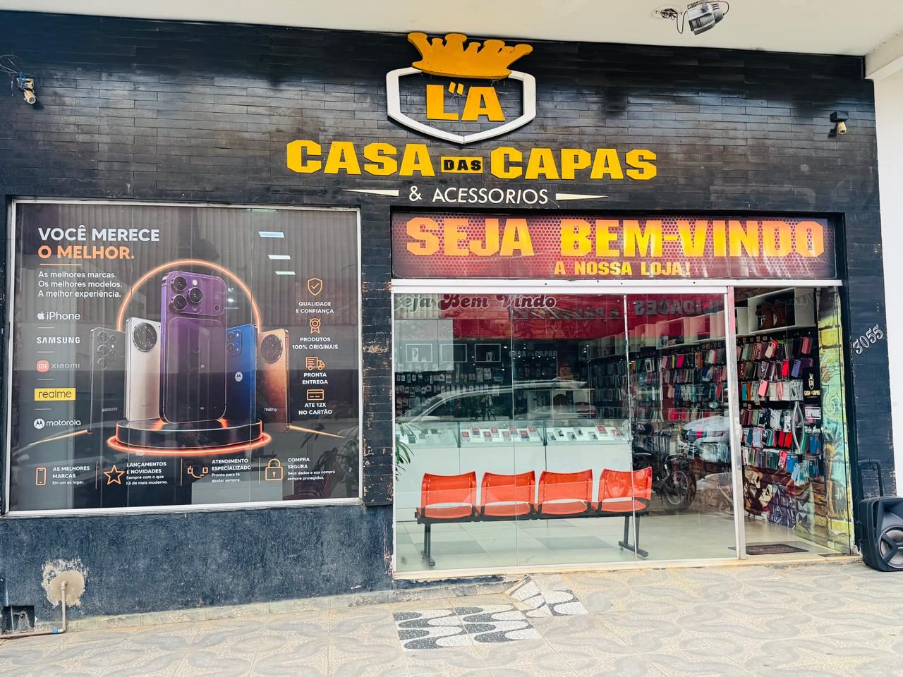 Fachada da loja La Casa das Capas e Acessórios